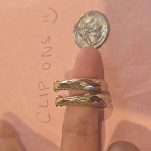 Light gold clip on earrings vintage